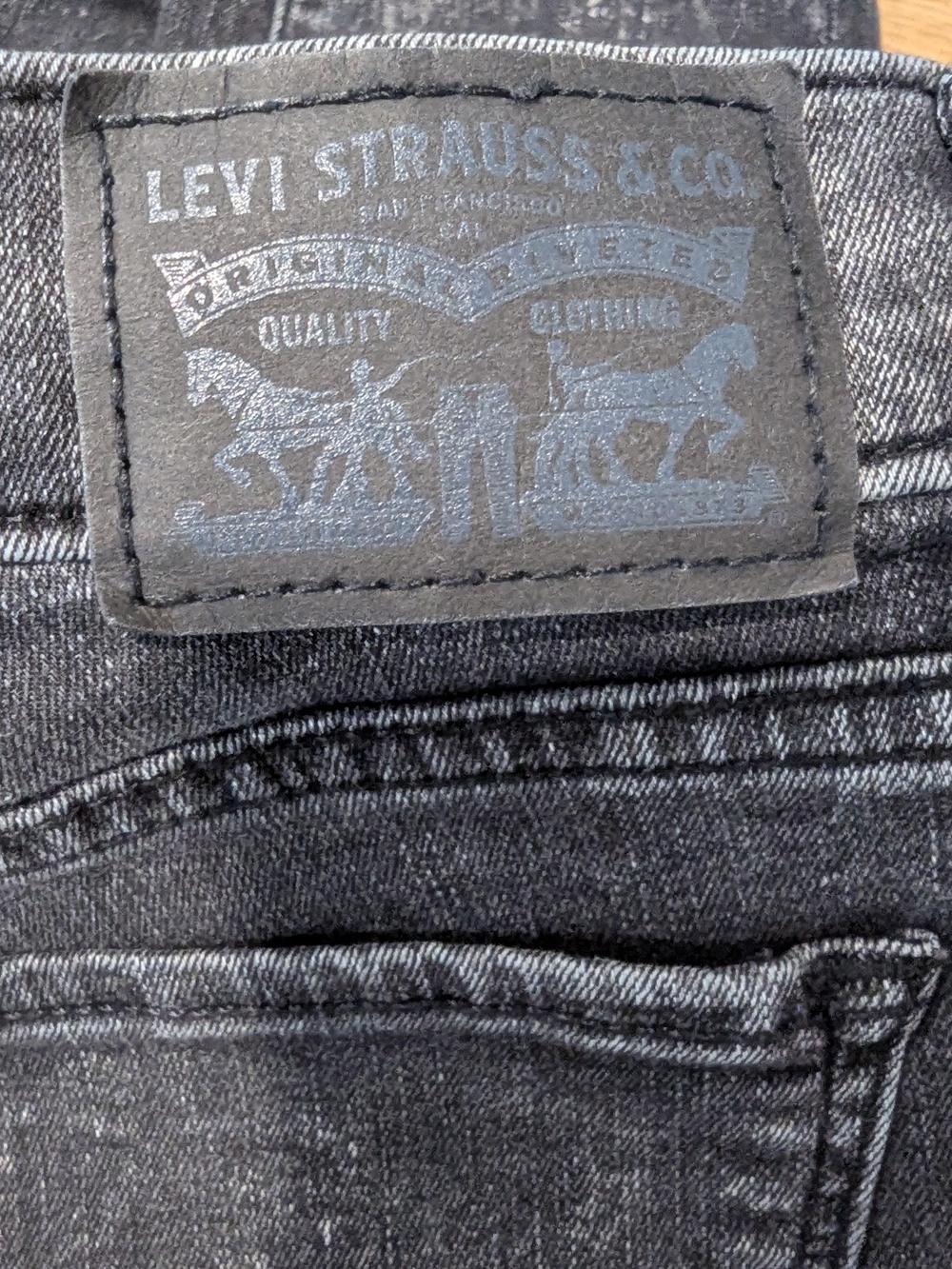 Levi's Women’s Black Acid-Wash Skinny Jeans - Picture 2 of 11